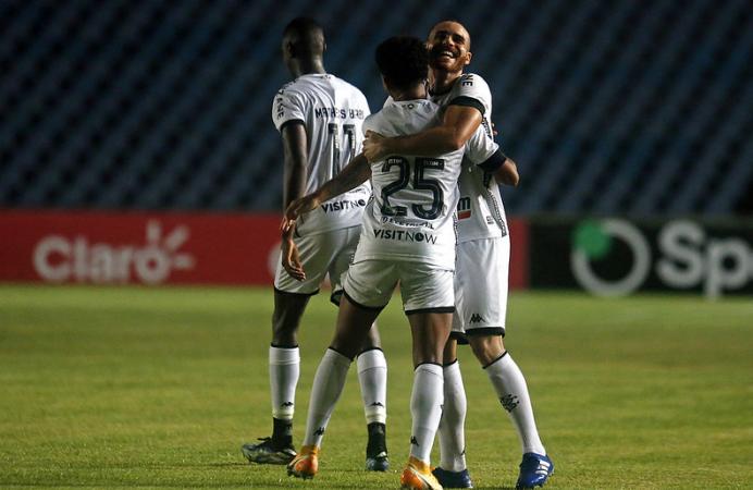 Pedro Castro comemora primeiro gol com a camisa do Botafogo - Vitor Silva/Botafogo