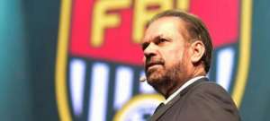 Sérgio Carvalho - CBF e Federação Paulista decidem: futebol não pára no Brasil