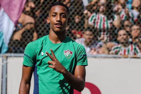 Fluminense recebe valor milionário por venda de atacante ao futebol inglês