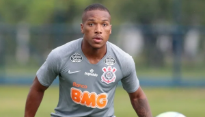 Corinthians negocia com a Ponte Preta compra de mais 20% de volante