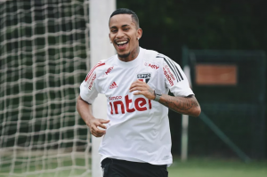 Vasco pede atacante do São Paulo em negociação envolvendo meia do clube carioca