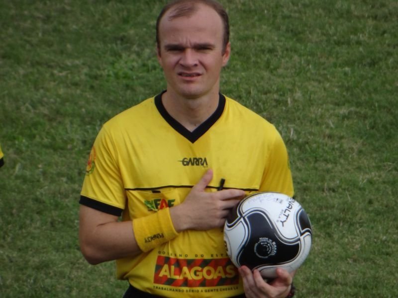 Árbitro faz xixi nas calças antes de jogo da Copa do Brasil