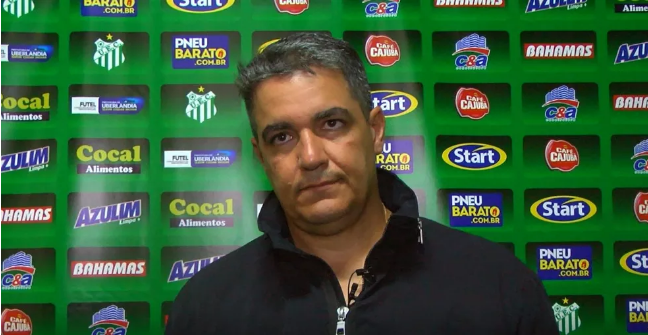 Time mineiro anuncia a demissão de treinador após eliminação na Copa do Brasil