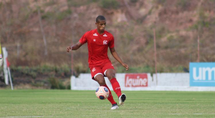 Pernambucano: Náutico renova com zagueiro que está na mira do Corinthians