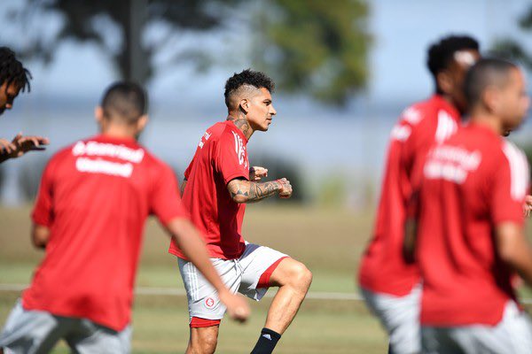 Afastado há 7 meses dos campos, Guerrero pode ficar no banco do Inter no domingo