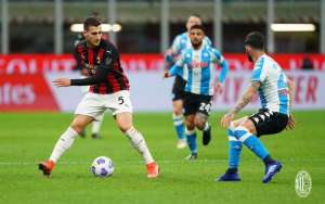 ITALIANO: Em queda, Milan perde do Napoli, vê Inter disparar e tem 2º lugar ameaçado