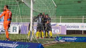 PARANAENSE: Paraná estreia com derrota e mantém mau momento