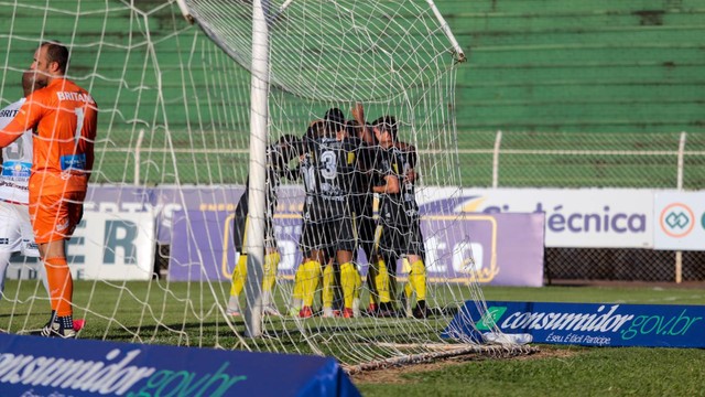 PARANAENSE: Paraná estreia com derrota e mantém mau momento