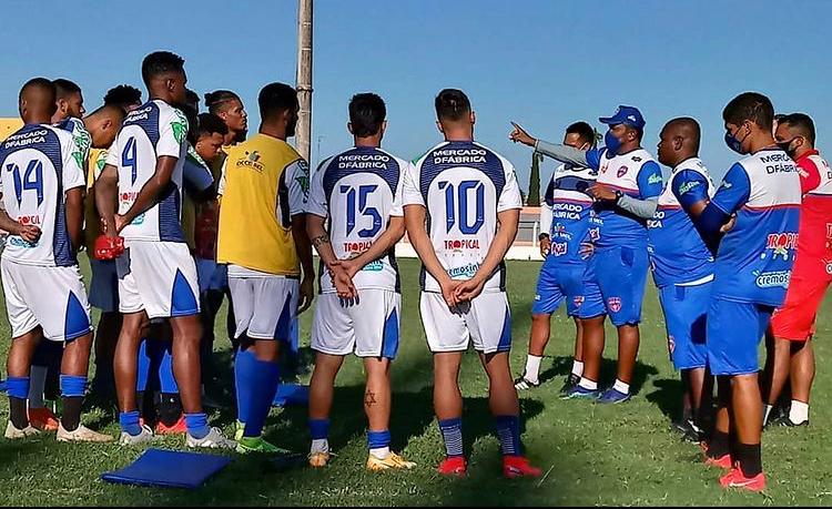 Diretoria de time baiano demite treinador após quatro rodadas