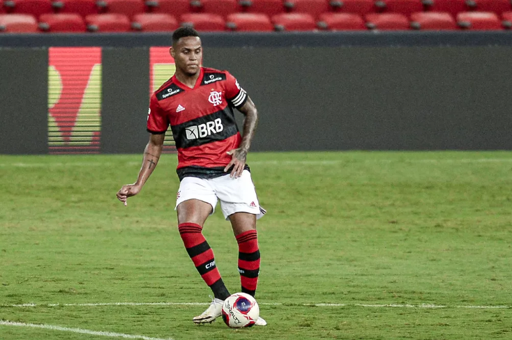 RB Bragantino fica próximo de fechar empréstimo milionário de jogador do Flamengo
