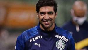 Mesmo de férias, Abel Ferreira mantém contato diário com seus auxiliares no Palmeiras