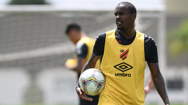 Atacante retorna ao Athletico após empréstimos a Ituano e Cuiabá