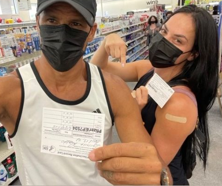 Quase cinquentão, pentacampeão é vacinado contra Covid-19… nos EUA