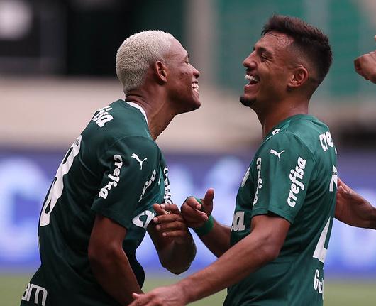 Danilo e Gabriel Menino estão sobrando no Palmeiras Danilo e Gabriel Menino estão sobrando no Palmeiras