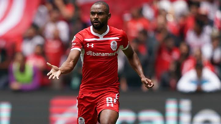 Gigante brasileiro fecha a contratação de ex-meia do Palmeiras