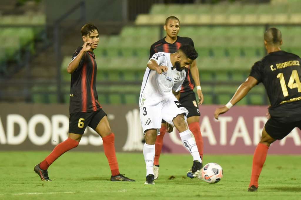 Santos e Grêmio seguram vantagem e ficam a 'um passo' da fase de grupos