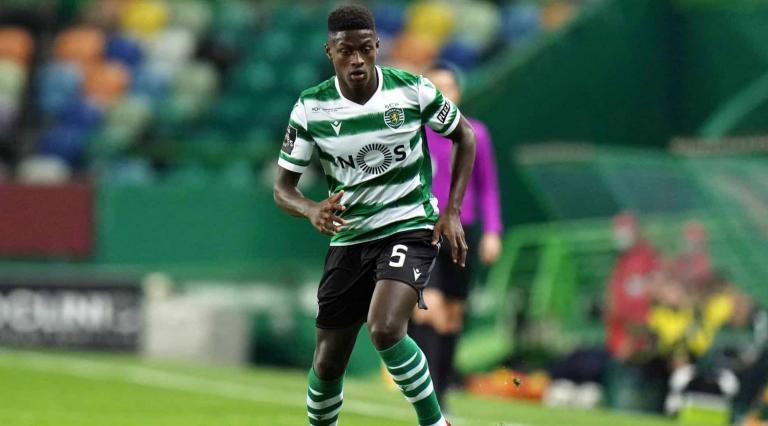 Gigantes europeus disputam a contratação de lateral português