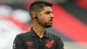 Athletico-PR oficializa português como seu novo treinador