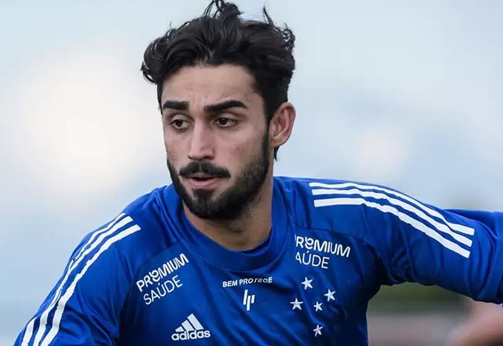 Fora dos planos, lateral tem contrato rescindido pelo Cruzeiro