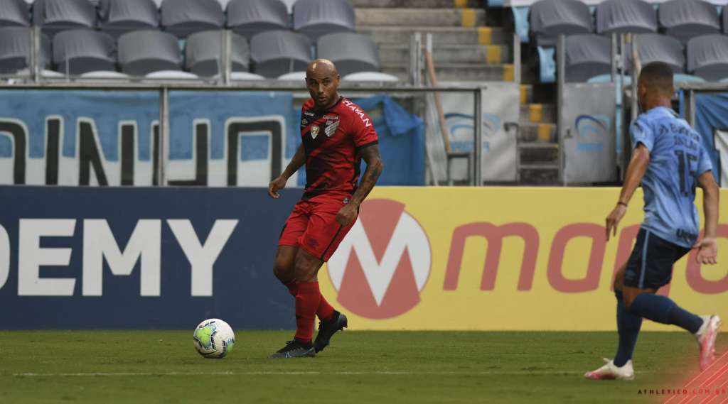 Jonathan pode ser contratado pelo América-MG (Foto: Site Oficial do Athletico-PR)