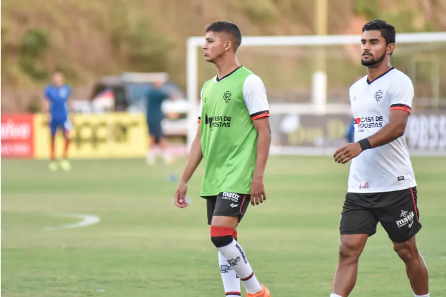 Meia que saiu machucado no Ba-Vi tem lesão confirmada e passará por cirurgia