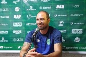 Paulistão: Lateral sai em defesa do treinador no Guarani