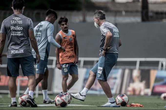 Kaiky valoriza vaga na Libertadores e espera melhora do Santos na bola aérea