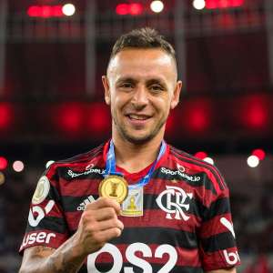 Ex-lateral do Flamengo está próximo de fechar com gigante brasileiro