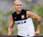 Com dores, lateral vira dúvida no Corinthians para o clássico