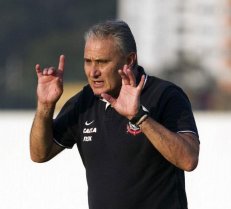 Lateral treina e reforça Corinthians em clássico