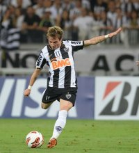 Atlético-MG rebate rumores e nega saída de meia