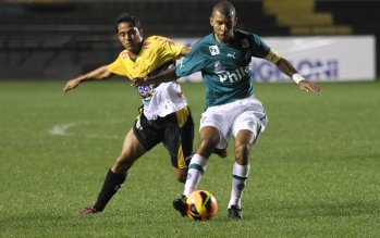 Goiás encara Bahia para subir na tabela de classificação