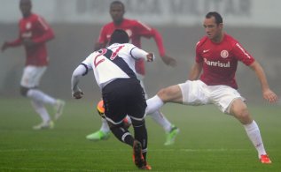 Inter defende a ponta diante do Náutico em Pernambuco