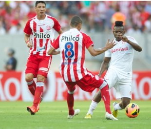 Náutico 3 x 0 Internacional – Rogério brilha e Timbu deixa a lanterna
