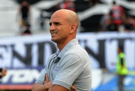 Série C: Criticado, técnico descarta pedido de demissão no Santa Cruz