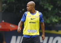 Santos viaja sem volante para estreia de Neymar pelo Barcelona