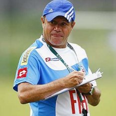 Sem técnico, clube da Série B está de olho em PC Gusmão e Arturzinho