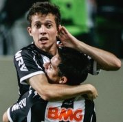 Bernard treina e deve reforçar Atlético-MG na quarta