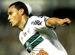 Sem zagueiro, São Paulo tenta contratação de ídolo do Coritiba