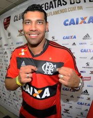 Ex-lateral do Corinthians fica fora de jogos do Fla longe do Rio