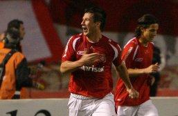 Zagueiro participa de jogo-treino e deve voltar no Gre-Nal