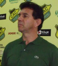 Experiente em Séries B e C do Brasileirão, técnico analisa propostas