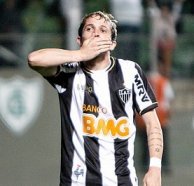 Meia-atacante do Galo faz desabafo, mas Cuca prevê adeus do jogador