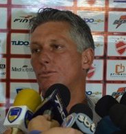 Ex-técnico do Corinthians aguarda nova oportunidade no futebol brasileiro