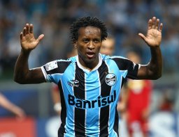 Que sorte! Julgado, meia do Grêmio escapa de punição e disputará Gre-Nal