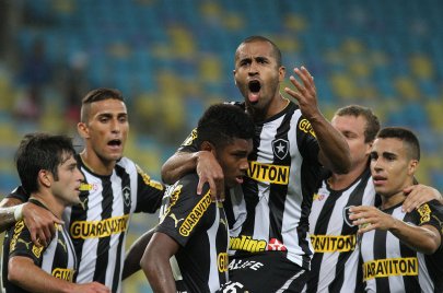 Botafogo 2 x 0 Vitória – Maestro decide e põe Fogão na liderança!