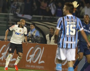 Sérgio Carvalho: Corinthians não tem ataque e sofre para vencer