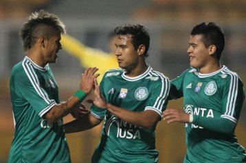 Palmeiras defende a liderança da Série B no Pacaembu