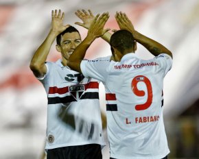Sem interessados, São Paulo pode negociar pentacampeão com rival