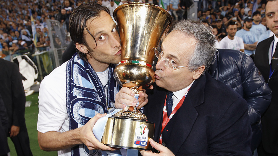 Em escândalo, capitão da Lazio é suspenso por 6 meses